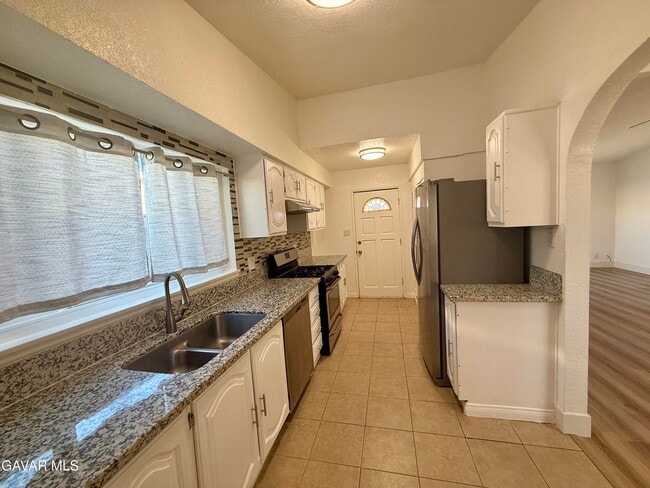 1016 W Ave J14