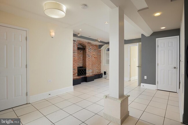 910 T St NW