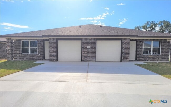 Building Photo - 1810 Castroville Trl Rental