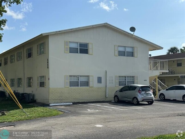 Building Photo - 6050 NW 8th St Unit 9 Rental