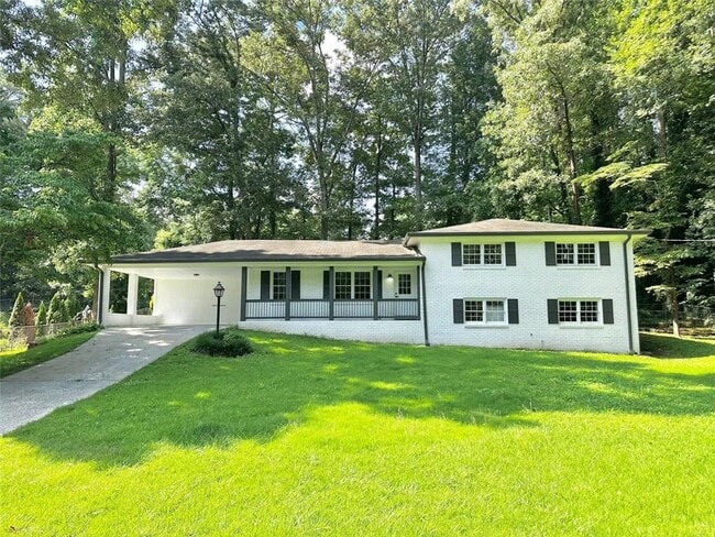 Building Photo - 210 Suburban Dr NW
