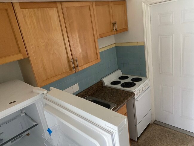 1055 SW 5th St Unit 8