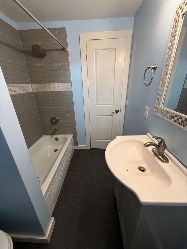 Photo - Dunbar Ave (121) Unit B