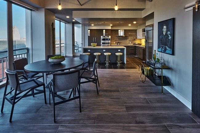 Photo - Museum Tower