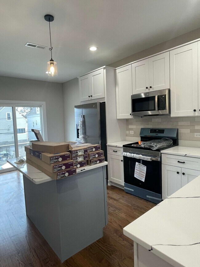 Photo - 3141 N Ridgeway Ave Unit 2