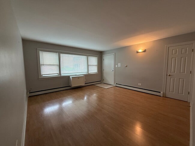 Photo - Bright 1bedroom/1bath Apartment Close to T...