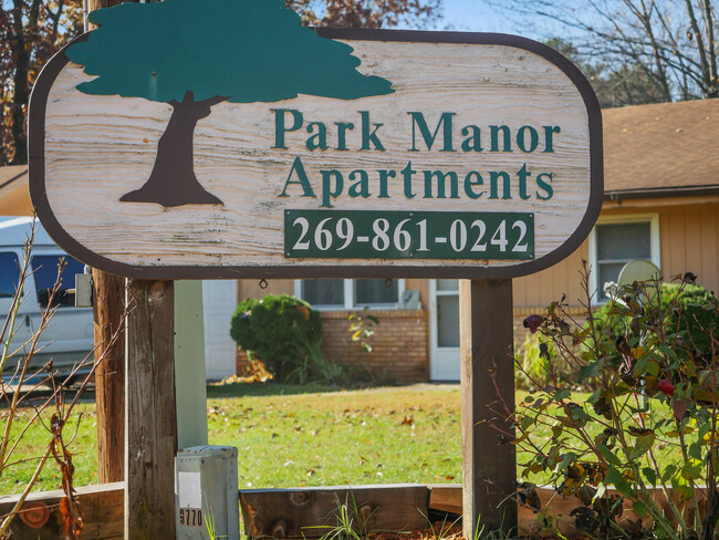 Park Manor Apartments - Park Manor Apartments