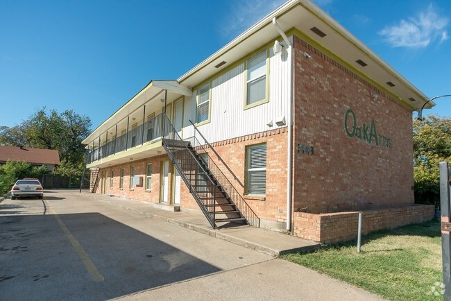 Building Photo - Oak Arms Rental