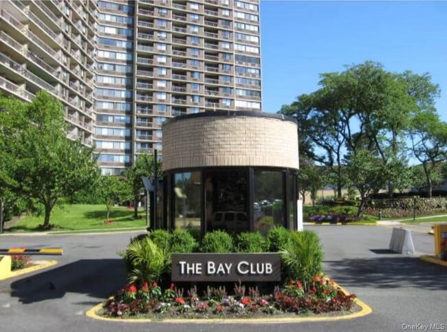 Building Photo - 2 Bay Club Dr Rental