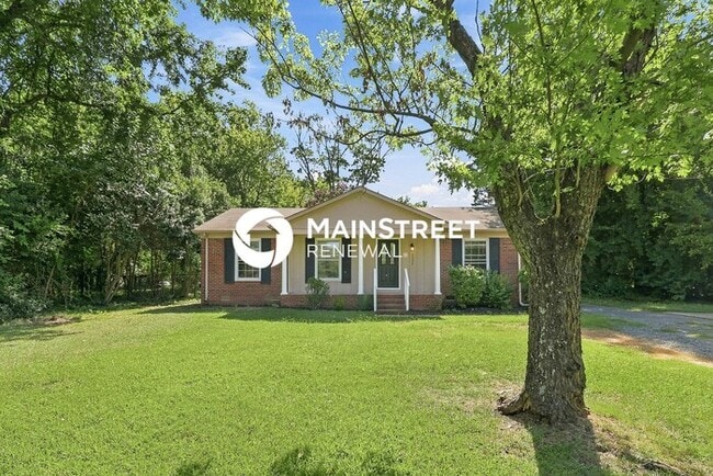 Building Photo - 3 Bedroom Pet-Friendly Home in Charlotte, NC with Main Street Renewal