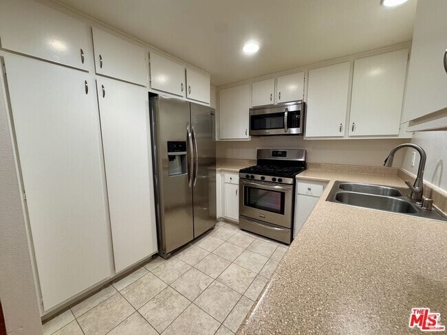 Building Photo - 1348 E Hillcrest Dr Unit 69 Rental