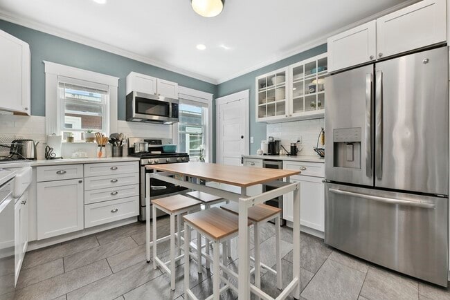 Building Photo - 257 E Cottage St Unit 3