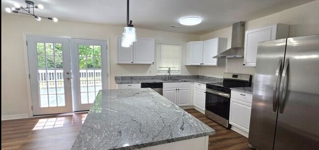 Photo - Renovated 4BD/1.5BA Ranch in Windsor Park!