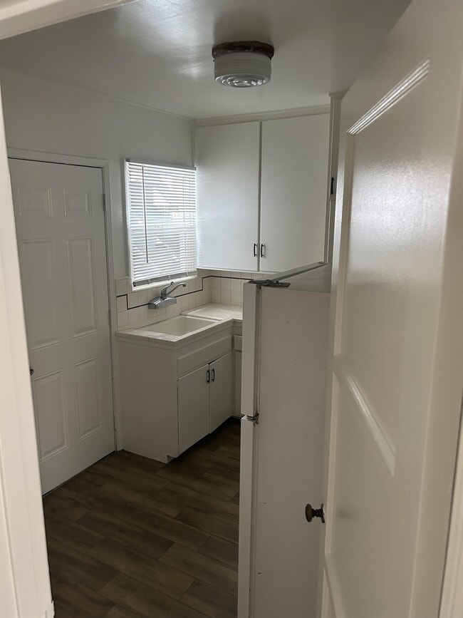 125 La Verne Ave Unit #2