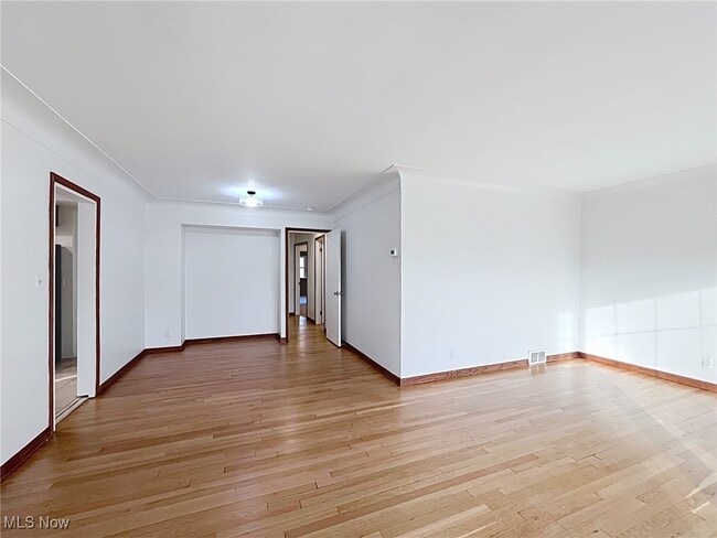 Photo - 18411 Chagrin Blvd