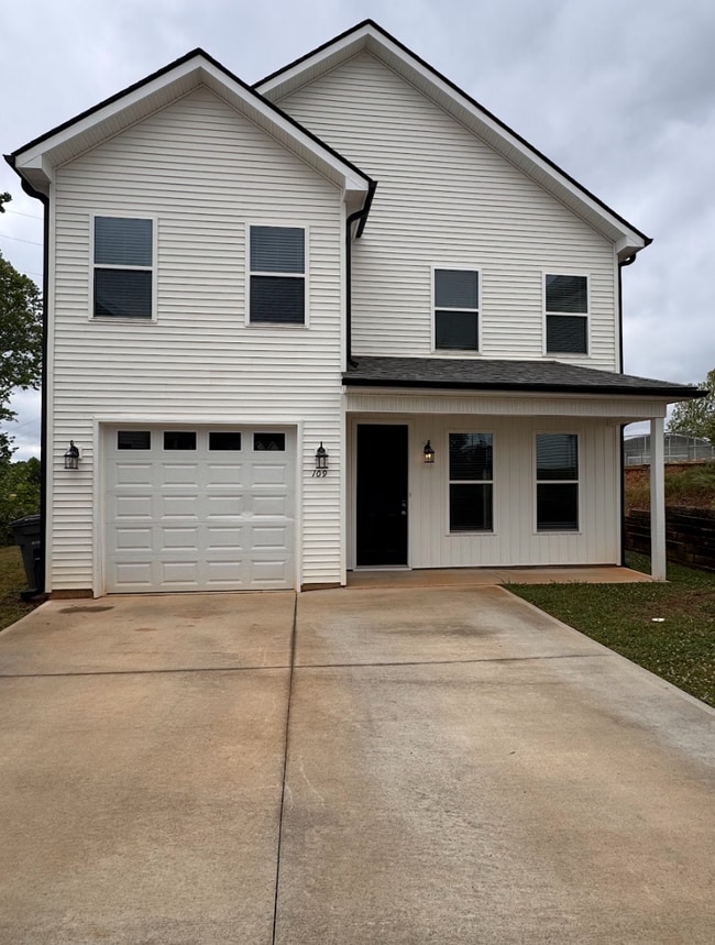 Building Photo - ???? 3BR/2BA Home in Travelers Rest – Close to Downtown, Trails & Mountain Views!