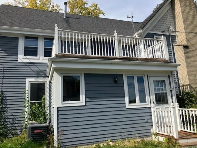 Building Photo - 507-509 W Chestnut Unit 509