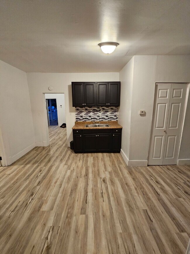 Photo - 1206 W 25th St