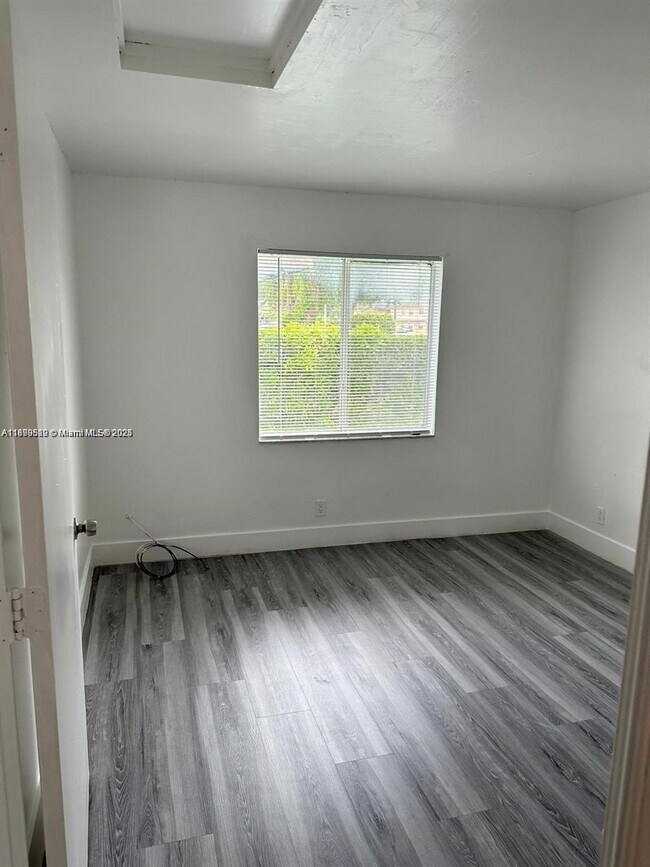 Photo - 6921 Pembroke Rd Unit 6921