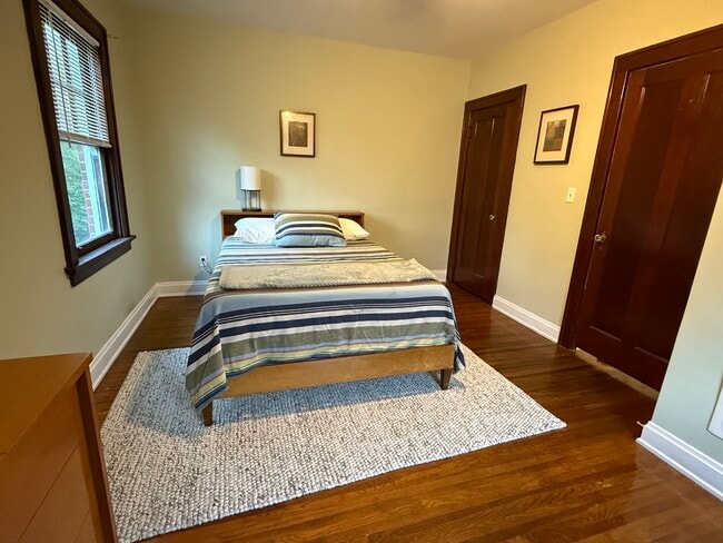 Large bedroom with high end cotton bedding - 6322 Hamilton Ave Unit Apt 3