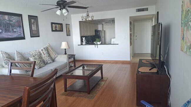 Building Photo - 1301 NE Miami Gardens Dr Unit 402W