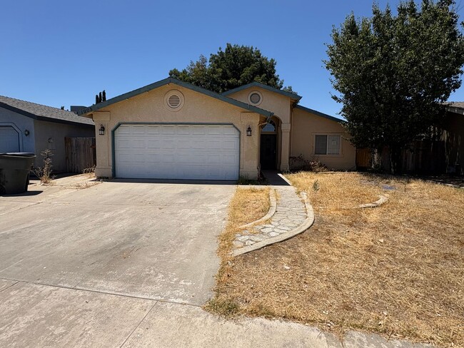 Building Photo - Remolded Tulare Home Rent Ready!