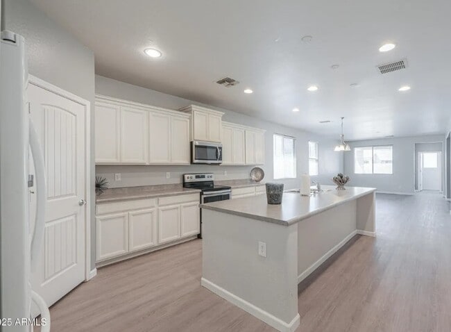 Cocina - 40768 W Rio Grande Dr