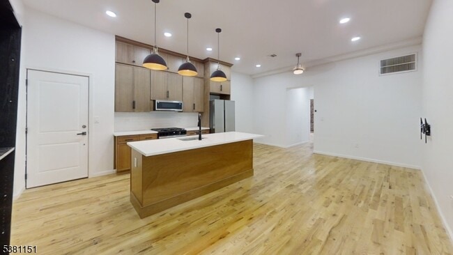 Building Photo - 155 Midland Ave Unit 2 C Rental