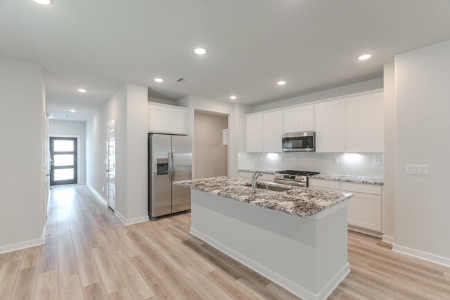 Photo - 33 Courageous Side Way