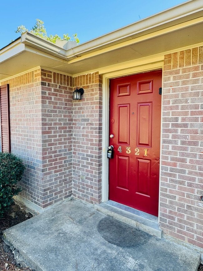 Photo - Classic & Cozy 3 Bedroom / 2 Bathroom Home...