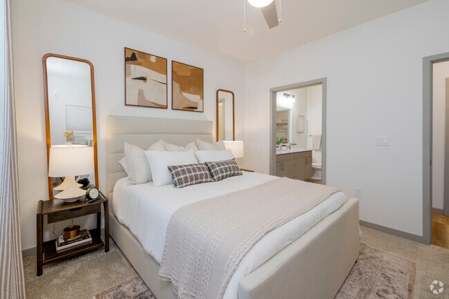 2BR, 2BA - 1,092SF - Main Bedroom