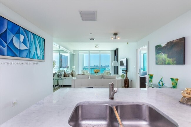Building Photo - 900 Biscayne Blvd Unit 2002