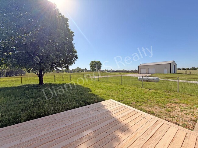 Photo - 5 Acres!! Country Home with Shop Building & Spacious Yard Available!
