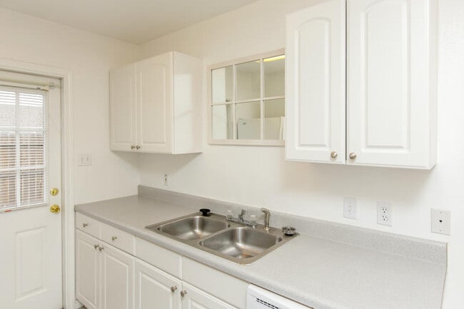 Photo - 430 Knickerbocker St Unit 22