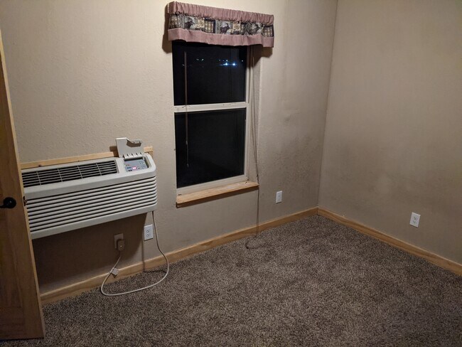 Photo - 1100 Roth Ln