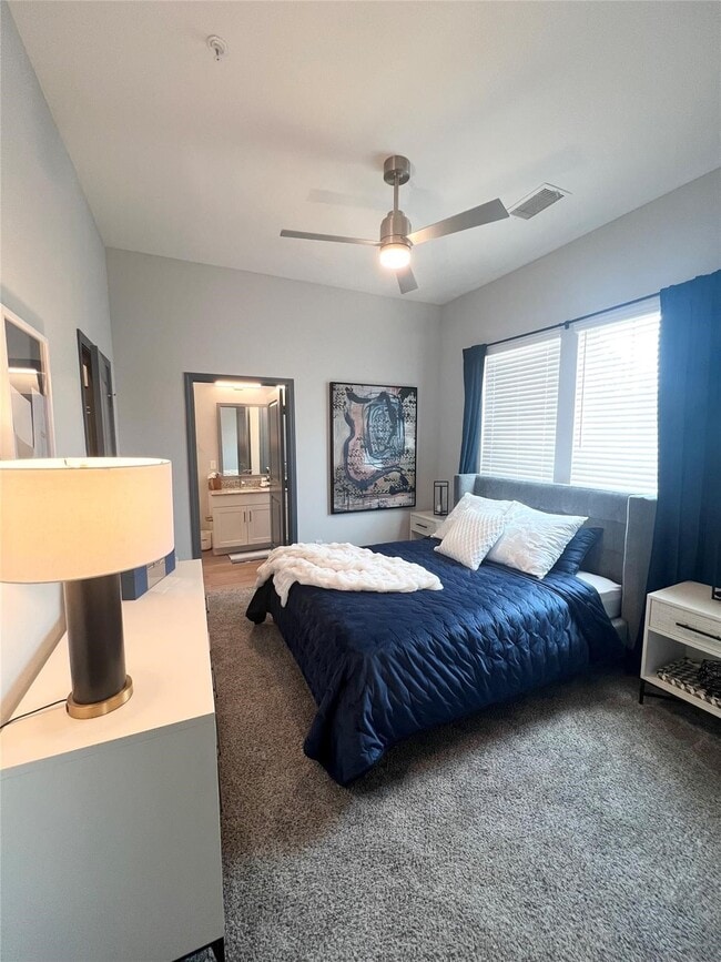 Building Photo - 4250 Woodridge Pkwy Unit 1092