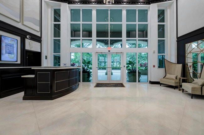 Photo - 1063 Hillsboro Mile Unidad 301