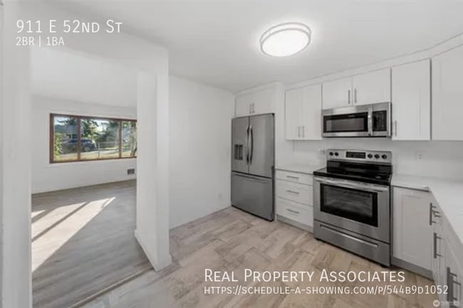 Photo - 911 E 52nd St