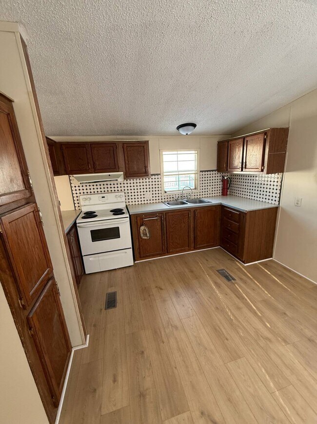 Photo - 1800 E Jordan Rd