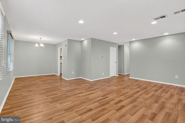 Photo - 7600 Lisle Ave