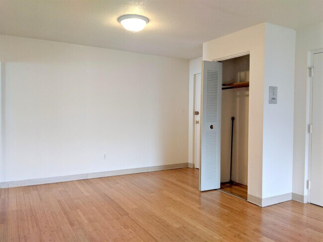 Photo - 15 Cameron Ave Unidad 10