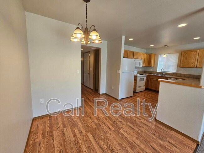 Photo - 2420 E Joseph Ave