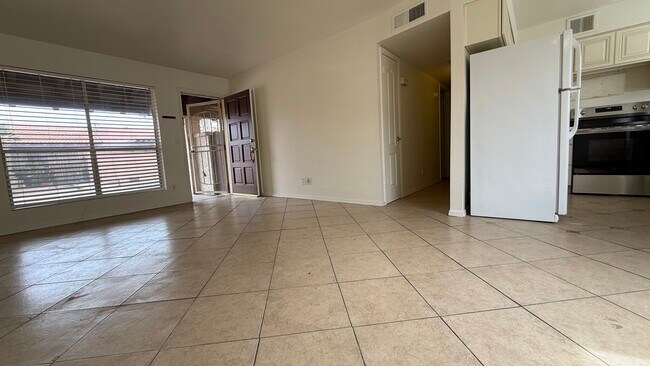 Photo - 735 N Arrowhead Dr Unidad 3