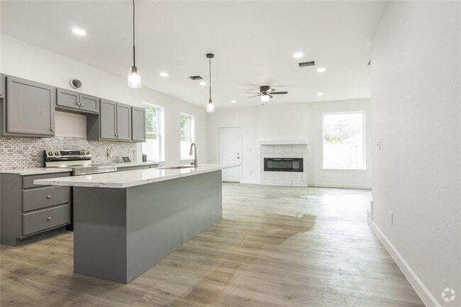 Building Photo - 2305 Sakowitz St Unit A Rental