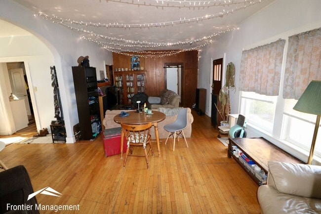 Photo - Spacious 5 Bedroom Home Located Near Campus