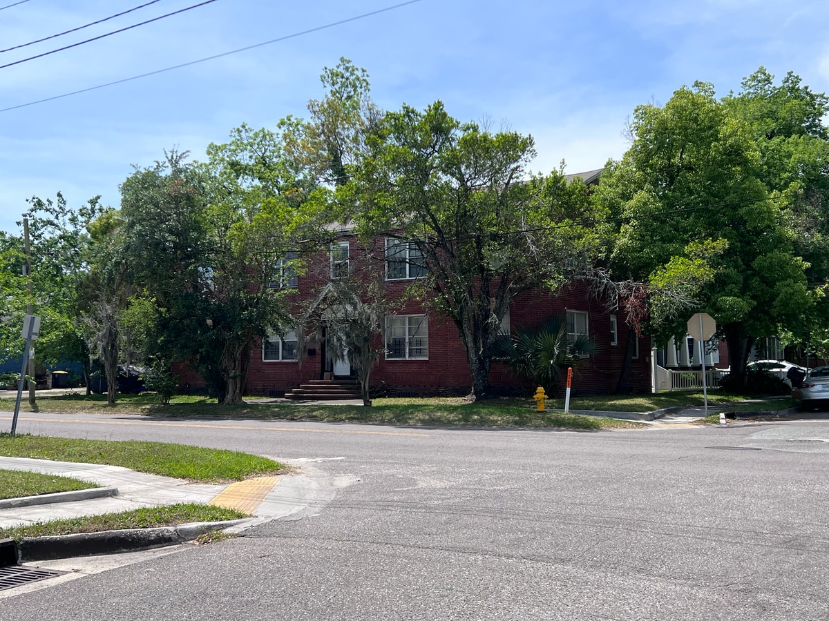 Photo - 2622 Boulevard St