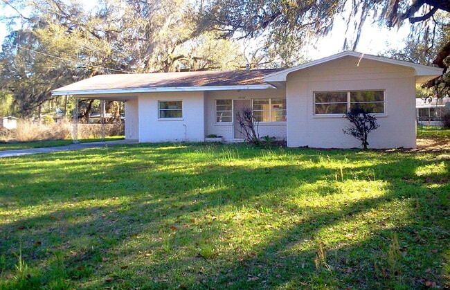 Building Photo - HUGE Ridge Manor/Dade City 3BR/2BA Home with Wide Open Floor Plan!!!