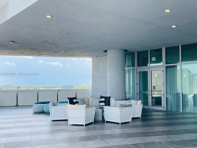 Photo - 2000 Metropica Wy Unit 605