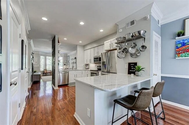 Photo - 375 Highland Ave NE