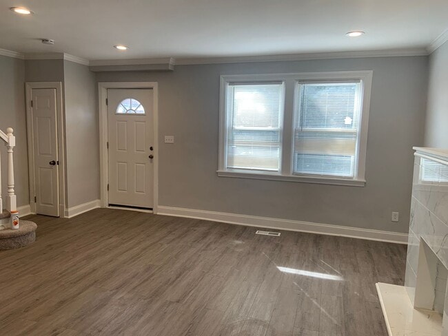 Building Photo - West Baltimore 4 Bedroom 1.5 Bathroom Town... Rental